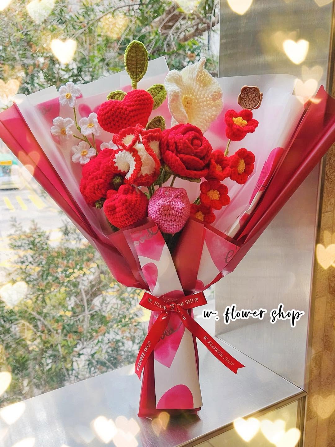 韓式紅色愛心混花編織花束（10枝裝）